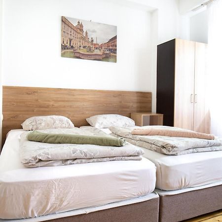 En-Suite Rooms: Novа Guesthouse In Sofia Center Luaran gambar
