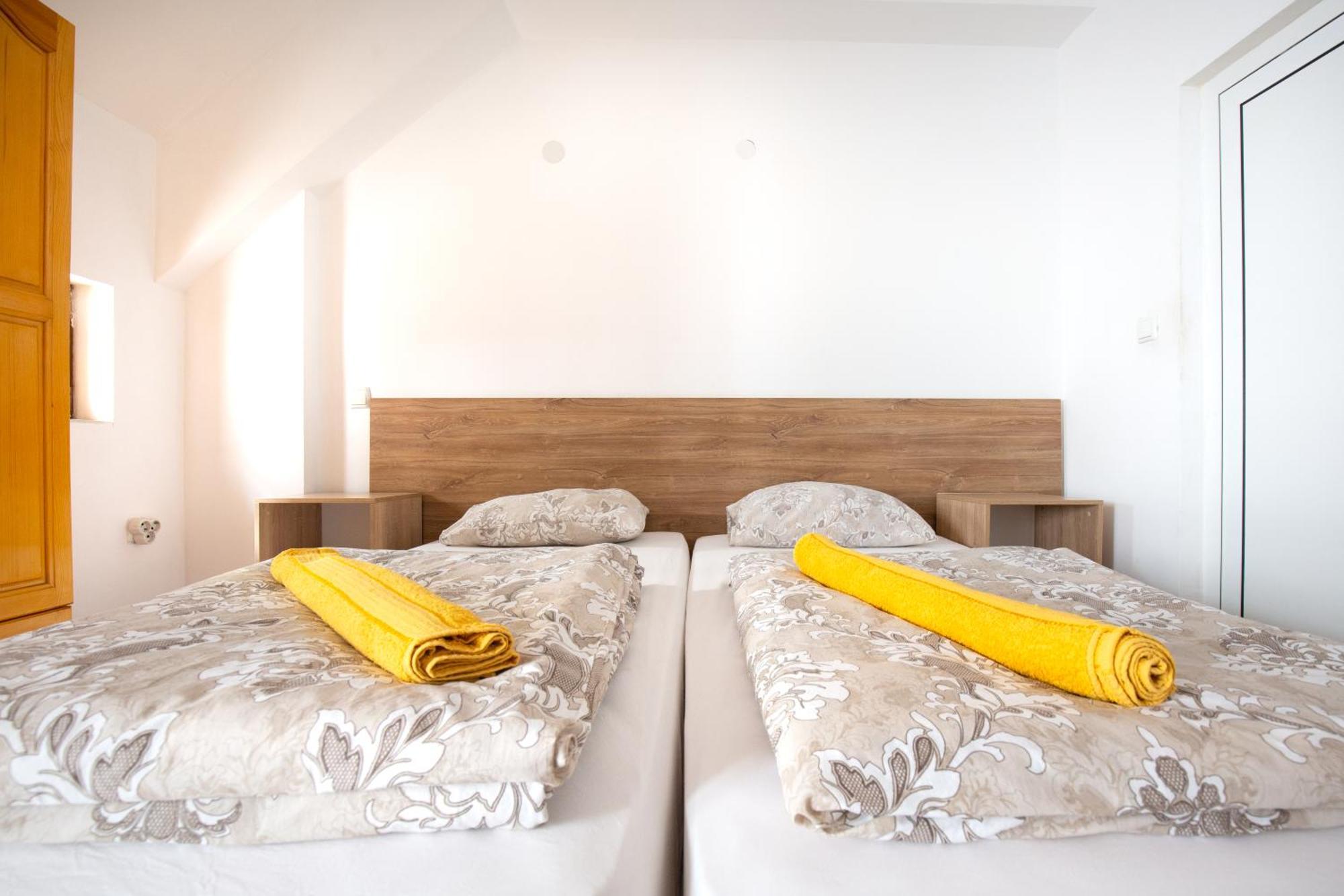 En-Suite Rooms: Novа Guesthouse In Sofia Center Luaran gambar