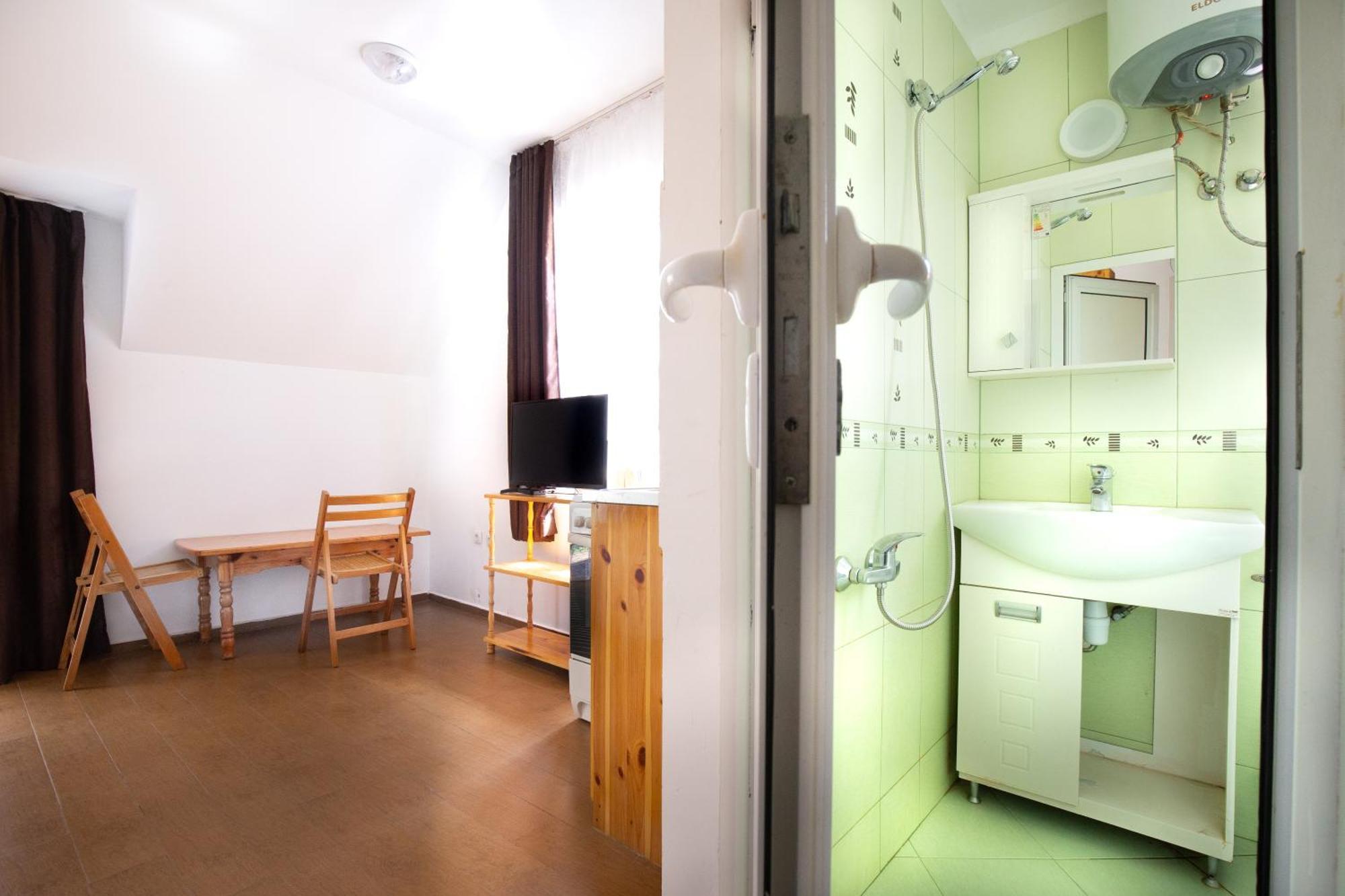 En-Suite Rooms: Novа Guesthouse In Sofia Center Luaran gambar