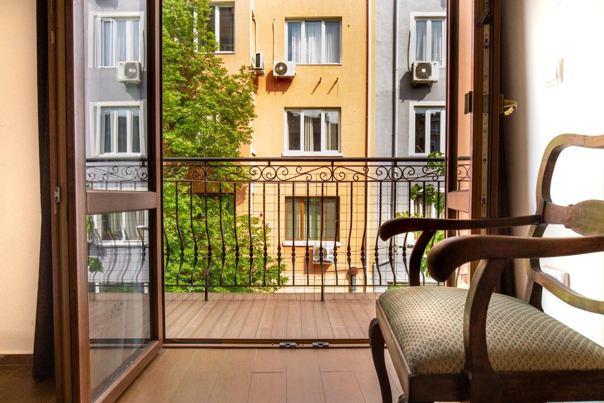 En-Suite Rooms: Novа Guesthouse In Sofia Center Luaran gambar
