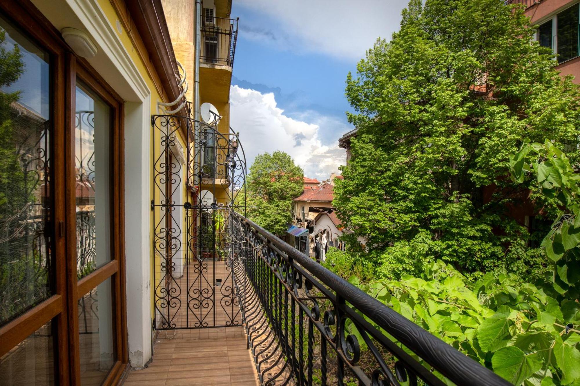 En-Suite Rooms: Novа Guesthouse In Sofia Center Luaran gambar