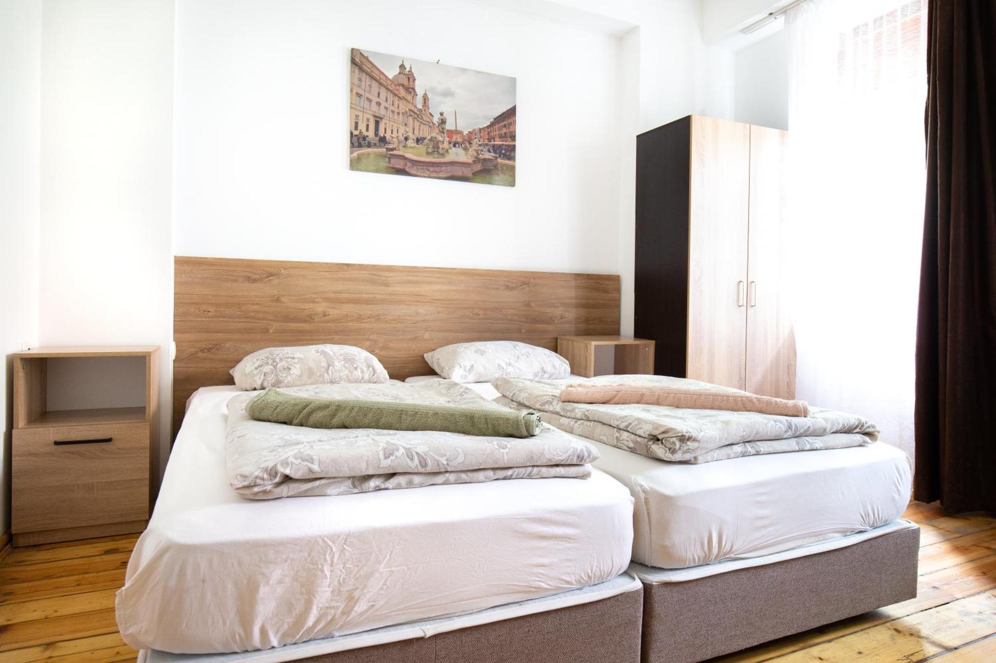 En-Suite Rooms: Novа Guesthouse In Sofia Center Luaran gambar